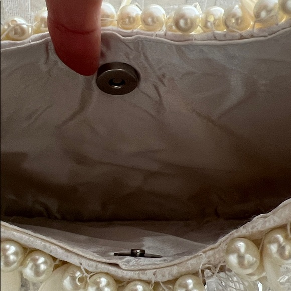 Seashell, Pearl and Beaded Cream Handbag - Picture 2 of 4